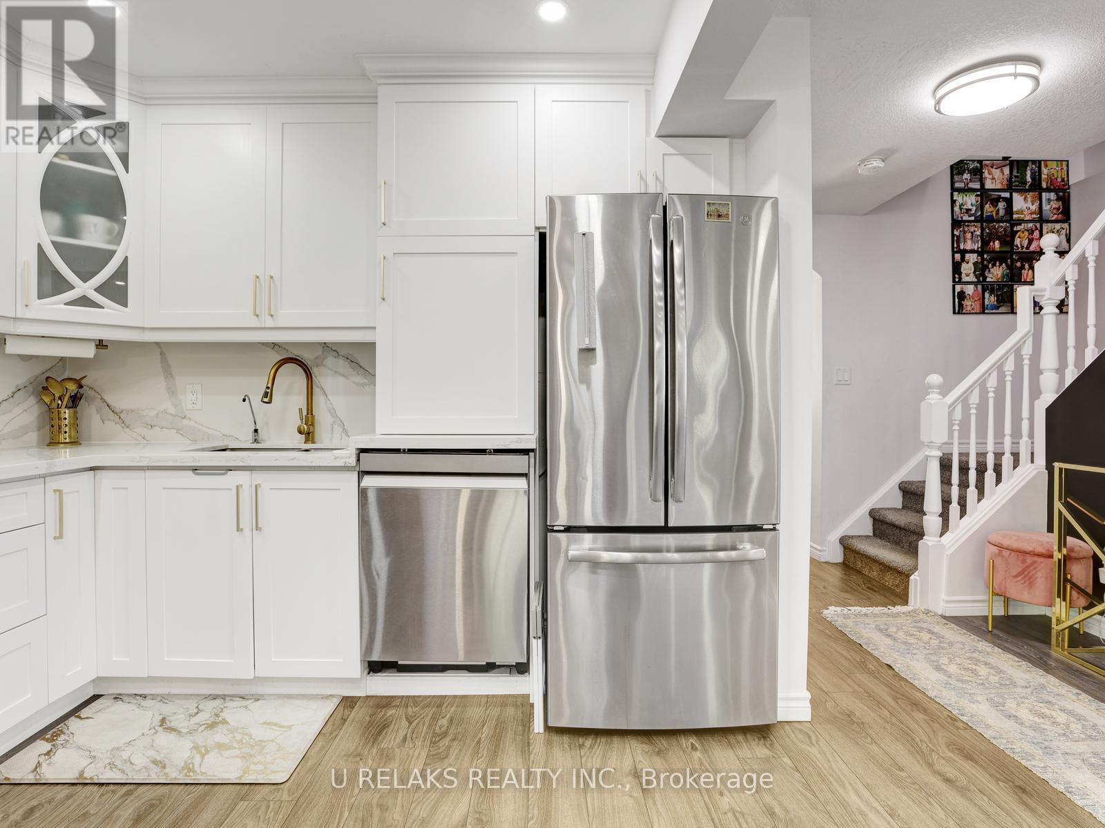 Photo 10 of 209 Briarmeadow Drive, Kitchener ON