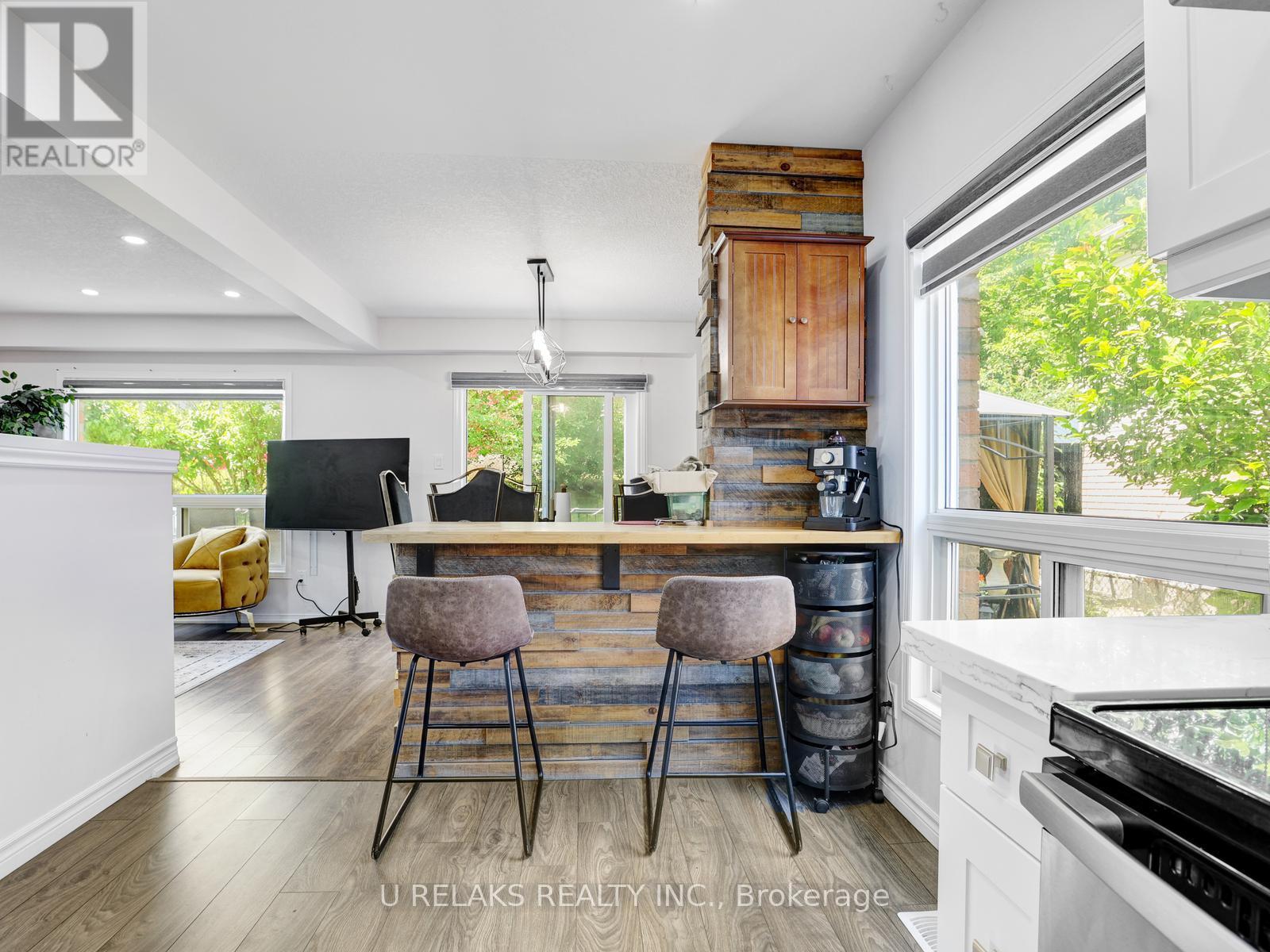 Photo 12 of 209 Briarmeadow Drive, Kitchener ON