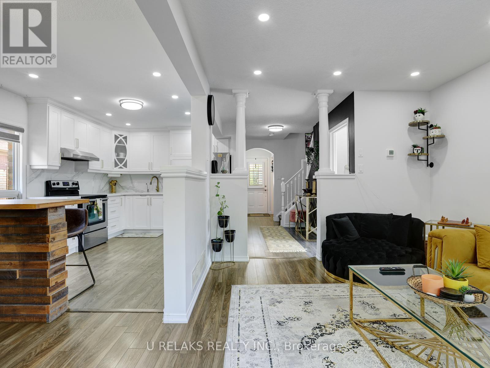 Photo 17 of 209 Briarmeadow Drive, Kitchener ON