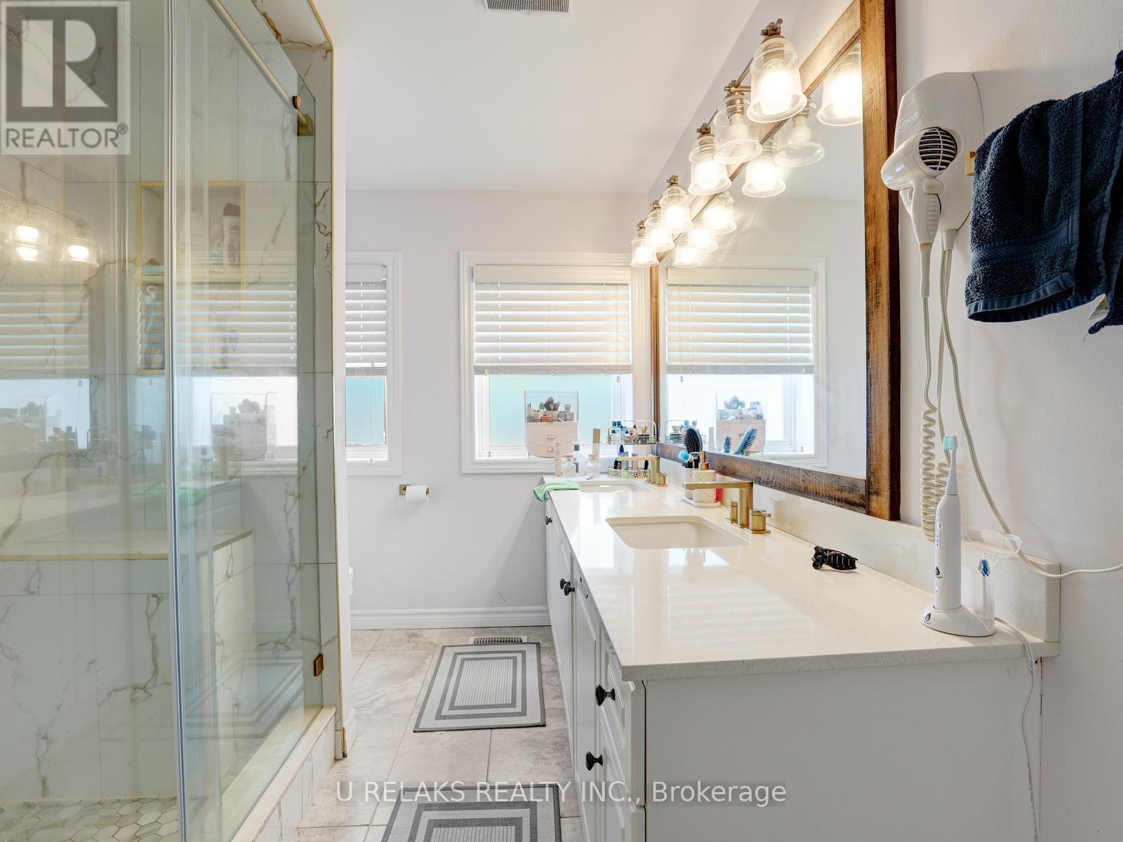 Photo 23 of 209 Briarmeadow Drive, Kitchener ON