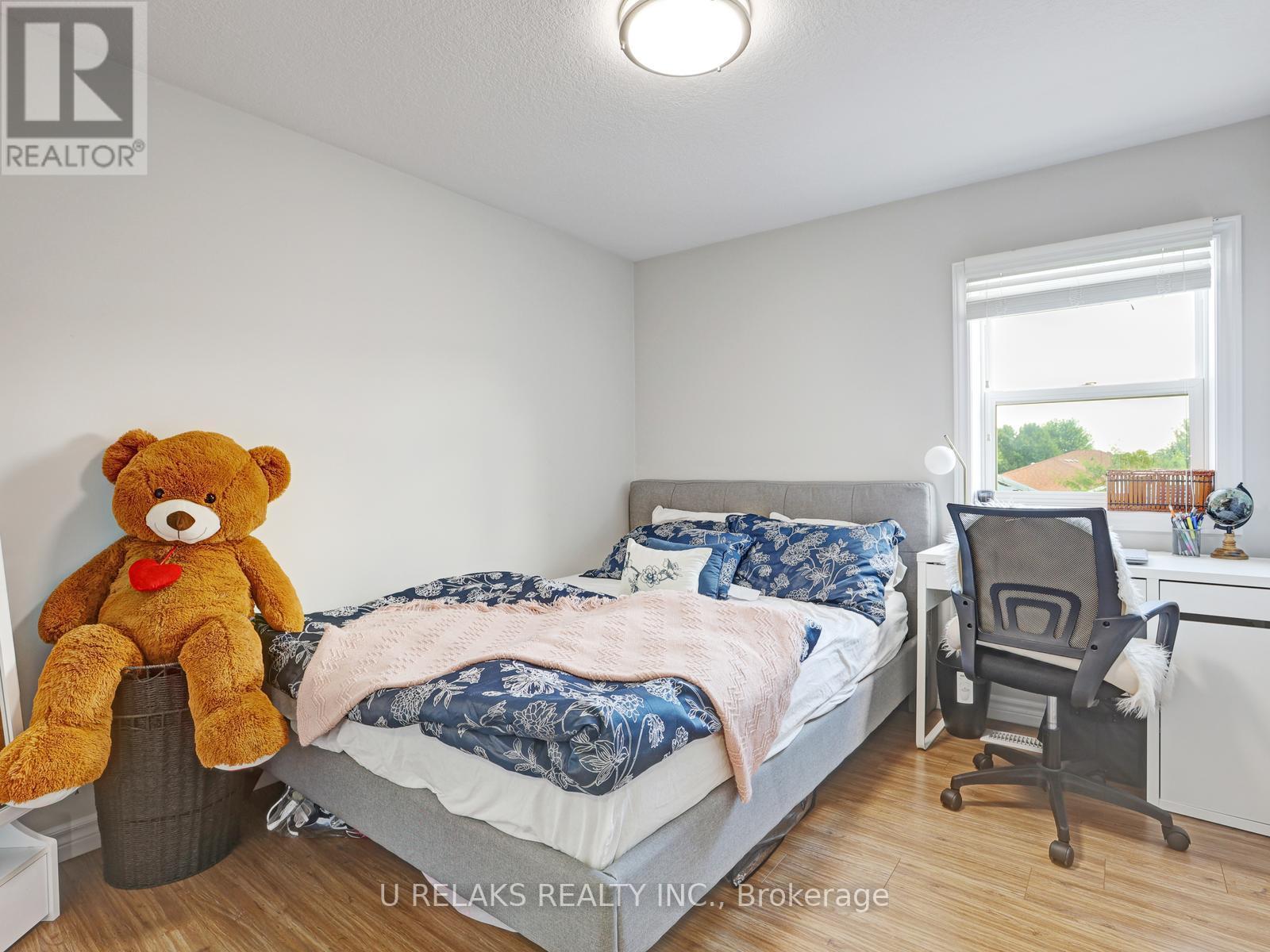 Photo 29 of 209 Briarmeadow Drive, Kitchener ON