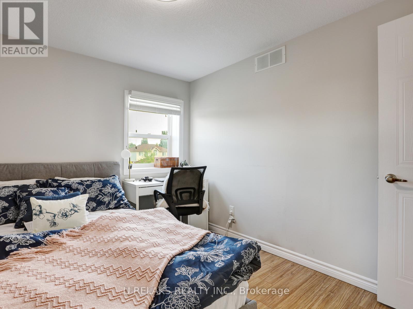 Photo 30 of 209 Briarmeadow Drive, Kitchener ON