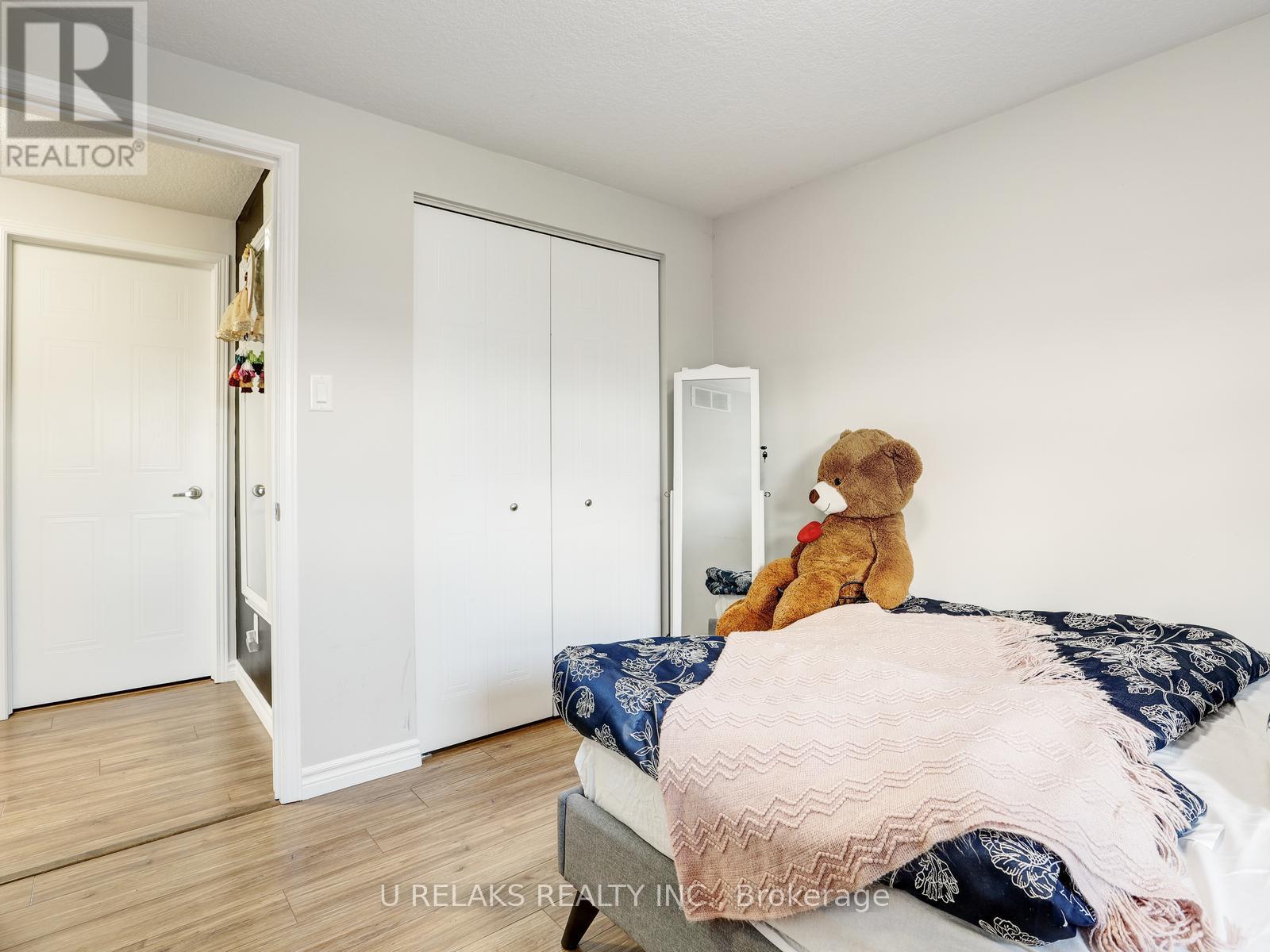Photo 31 of 209 Briarmeadow Drive, Kitchener ON