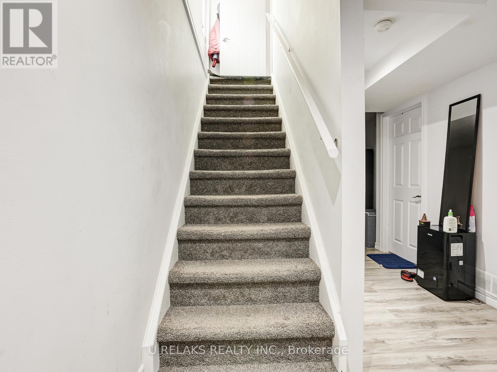 Photo 32 of 209 Briarmeadow Drive, Kitchener ON