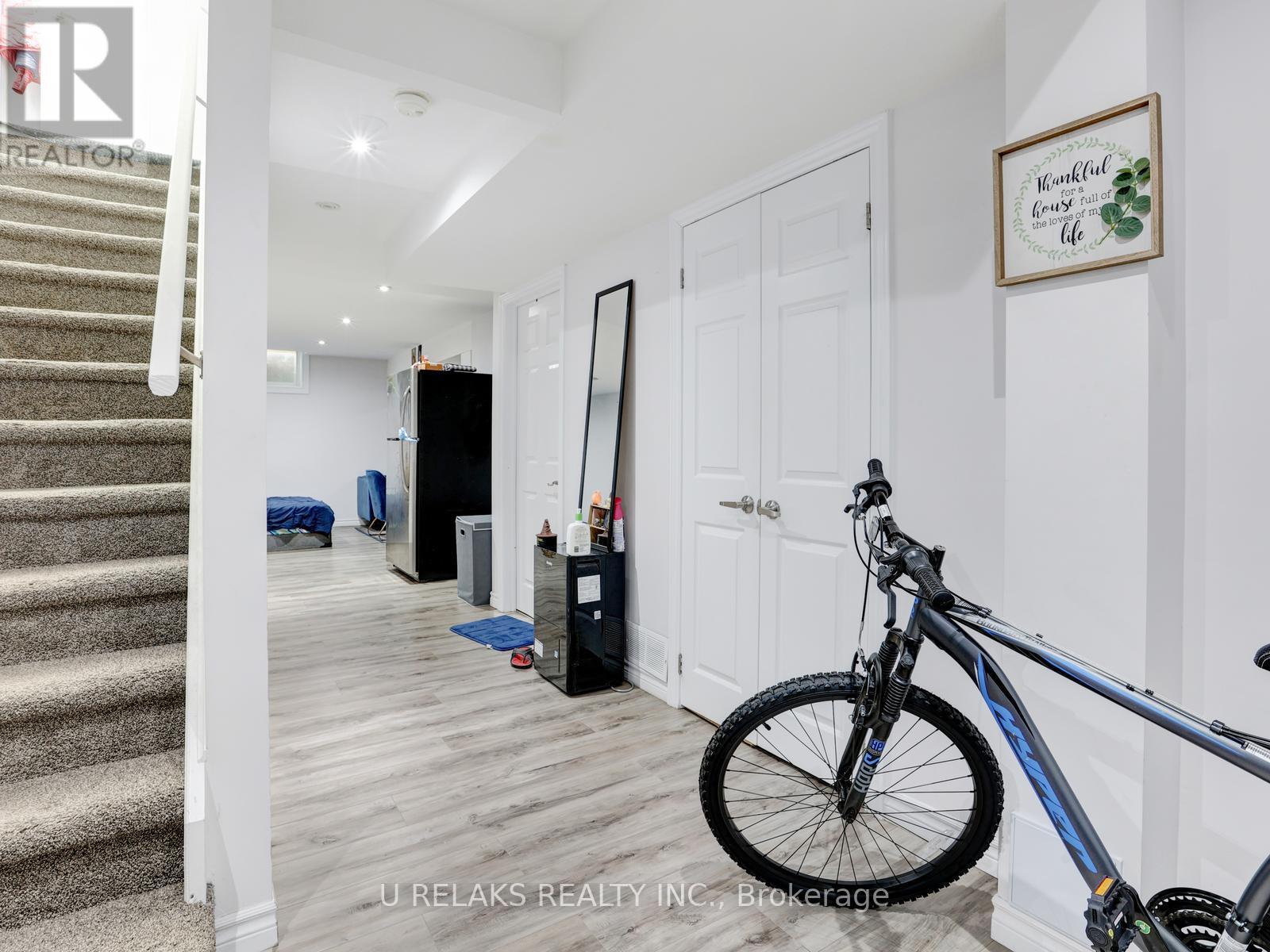 Photo 33 of 209 Briarmeadow Drive, Kitchener ON