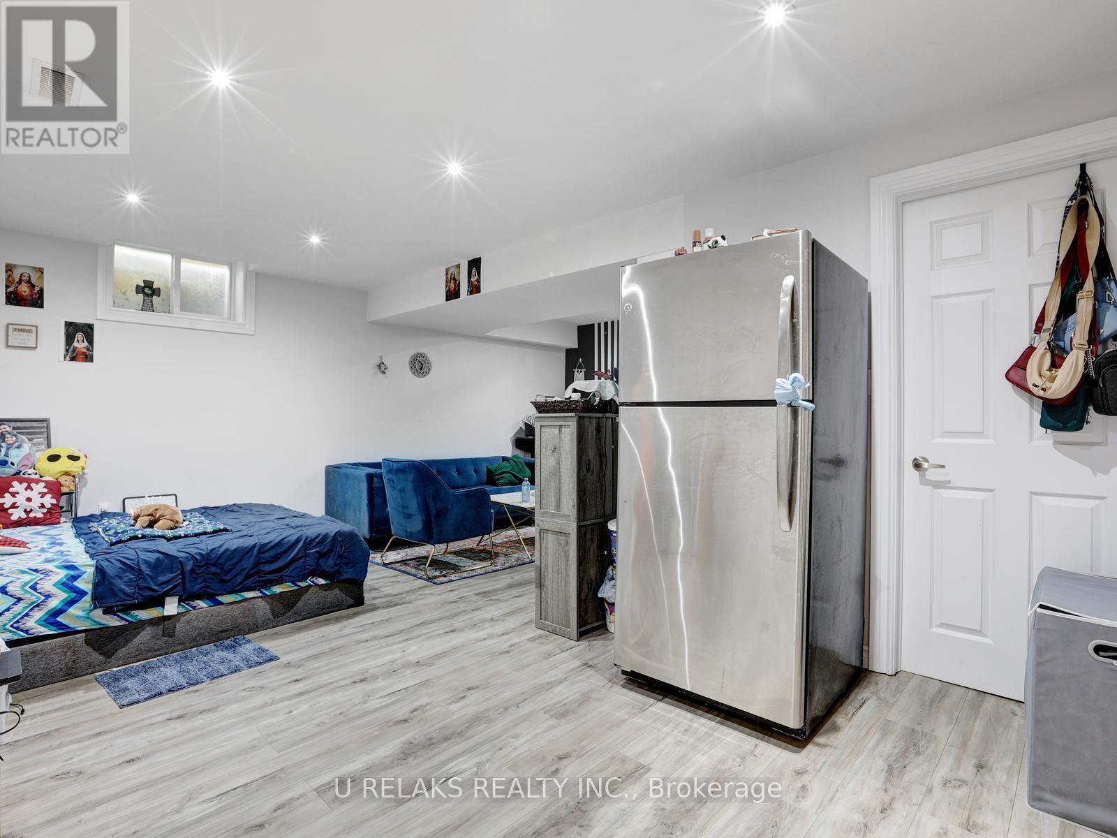Photo 35 of 209 Briarmeadow Drive, Kitchener ON