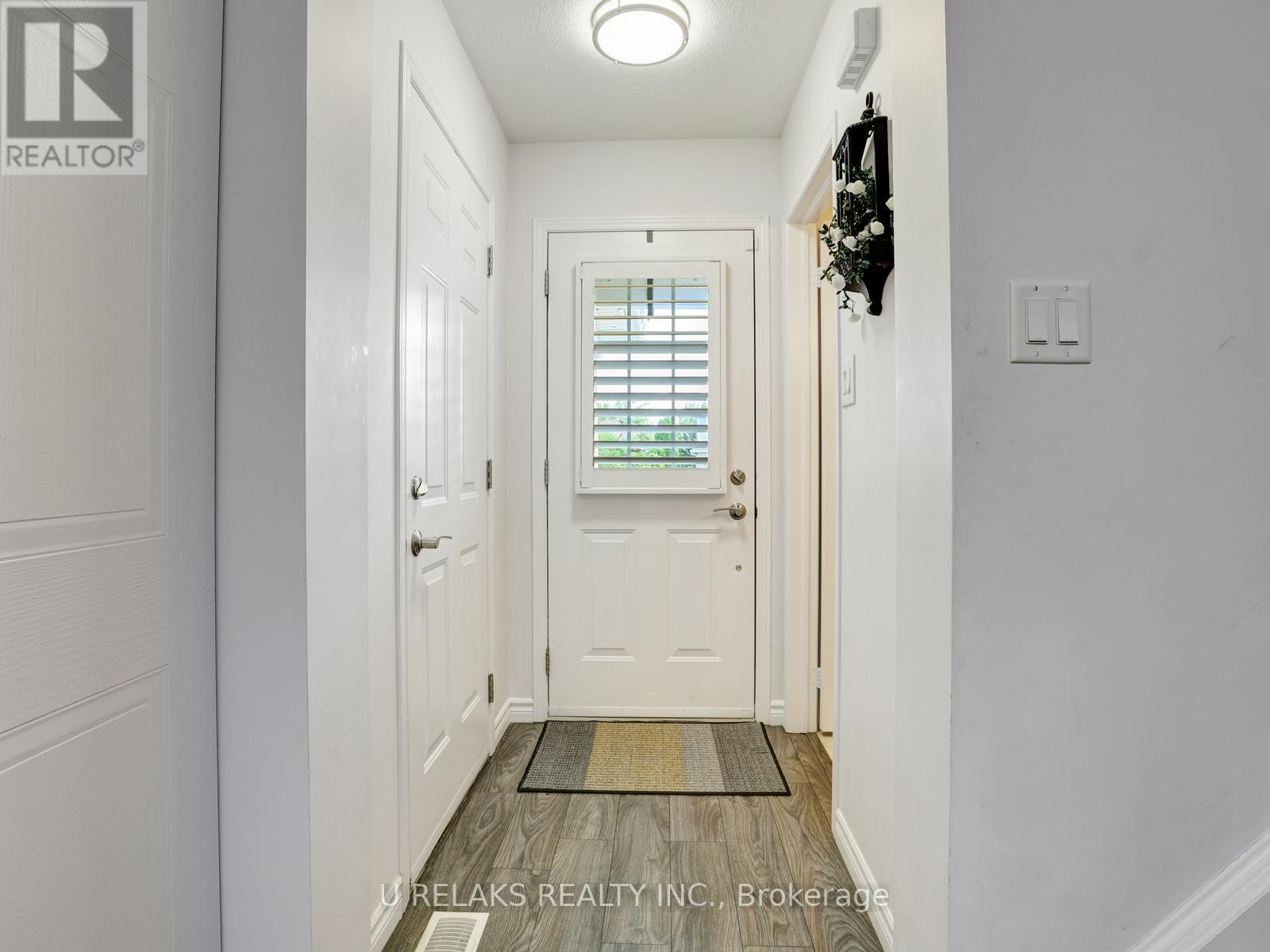 Photo 4 of 209 Briarmeadow Drive, Kitchener ON