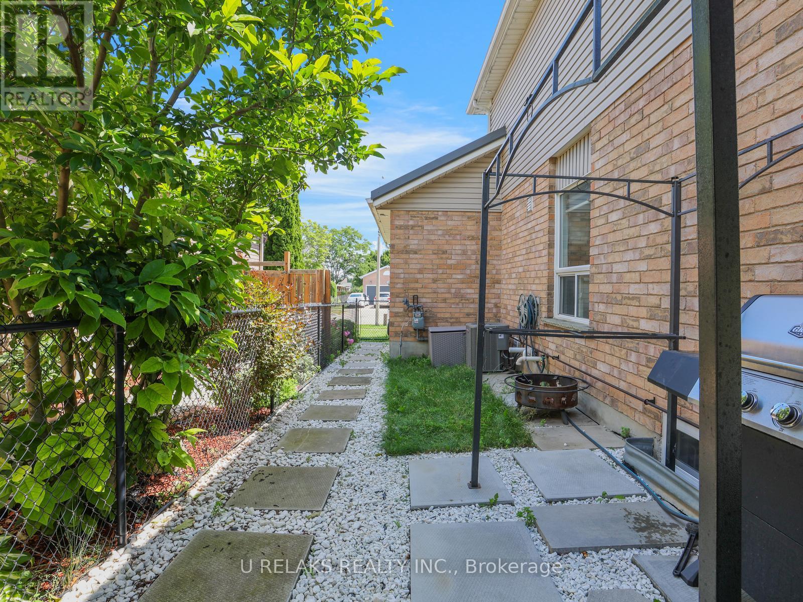 Photo 45 of 209 Briarmeadow Drive, Kitchener ON