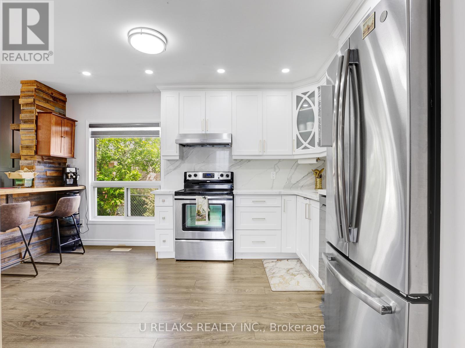 Photo 8 of 209 Briarmeadow Drive, Kitchener ON