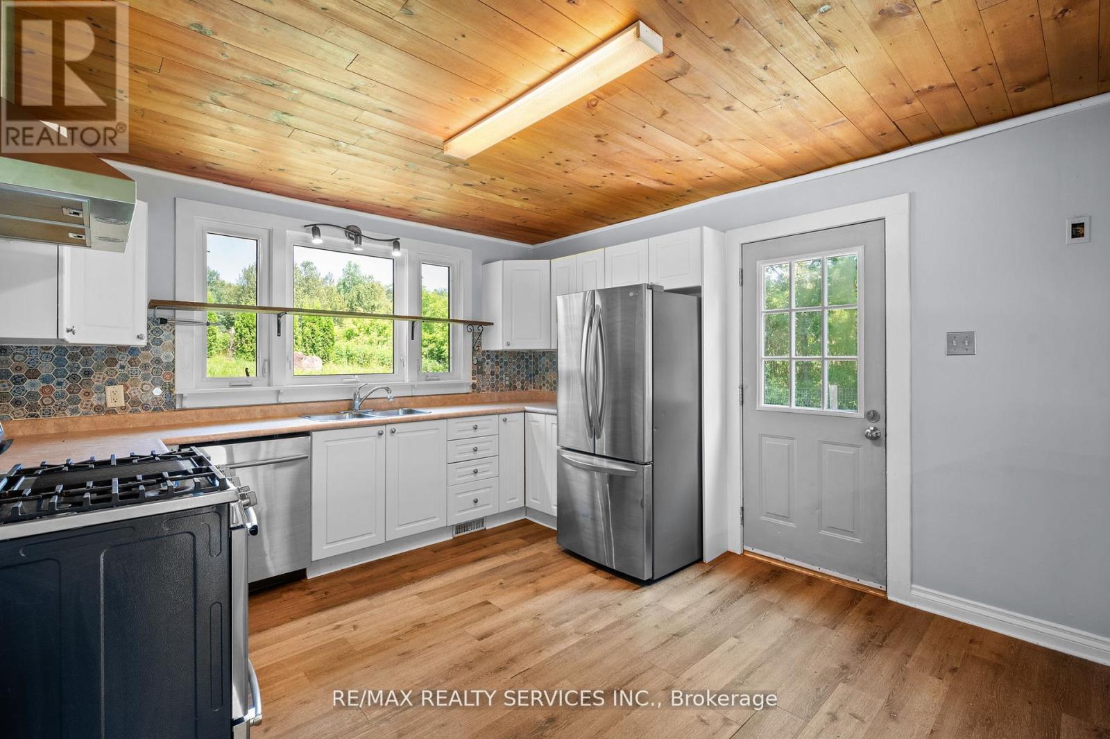 Photo 10 of 28 Shay Road, Huntsville ON