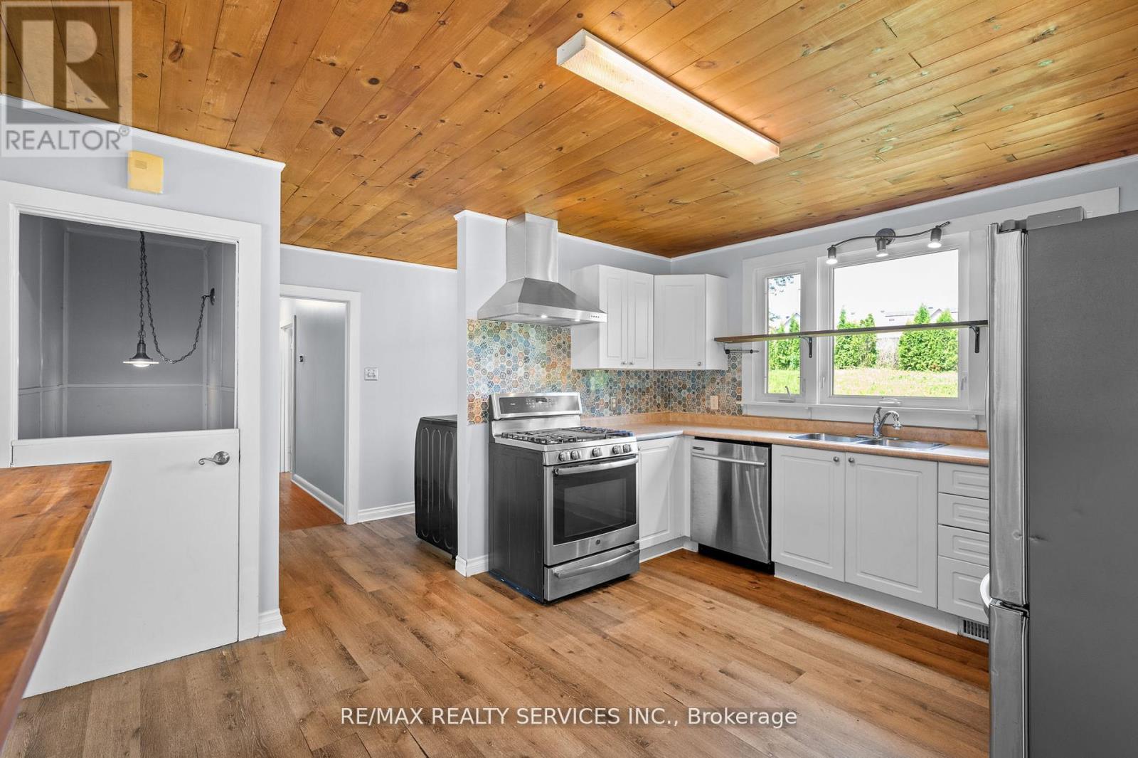 Photo 11 of 28 Shay Road, Huntsville ON