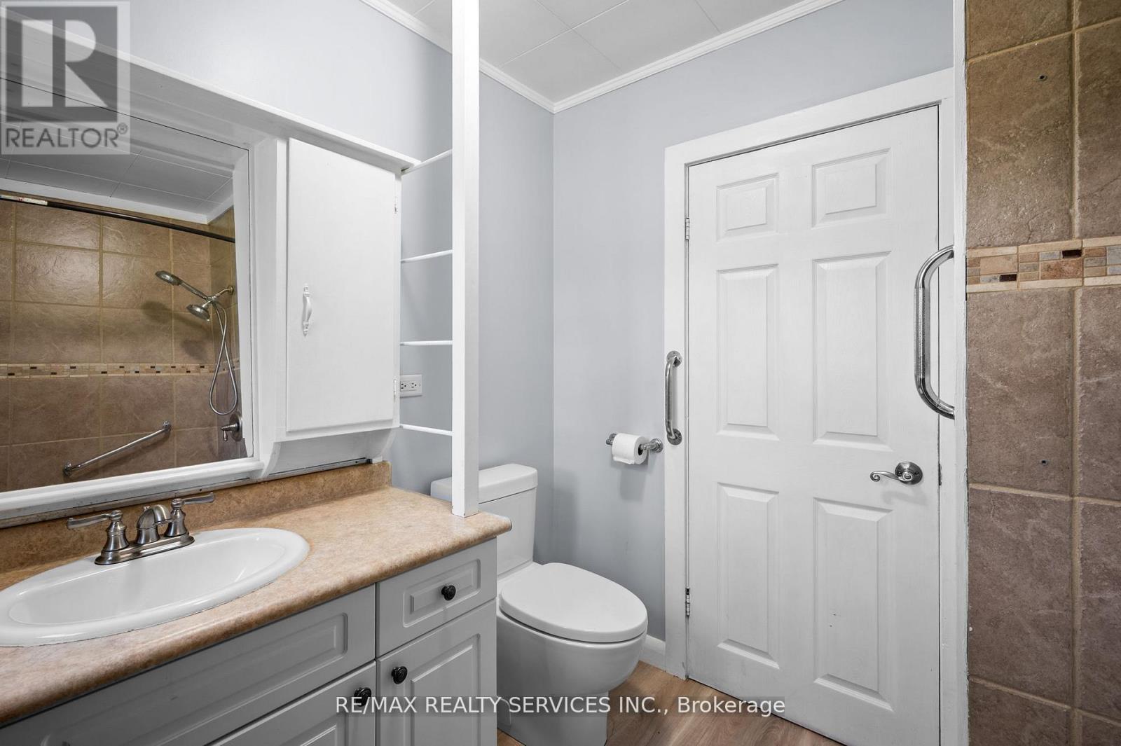 Photo 16 of 28 Shay Road, Huntsville ON