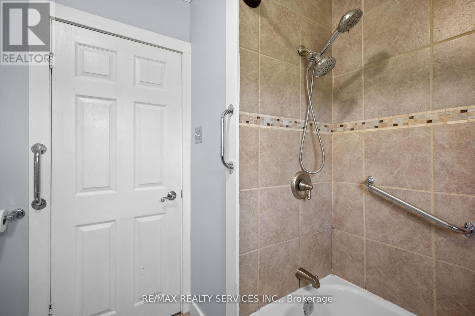 Photo 17 of 28 Shay Road, Huntsville ON