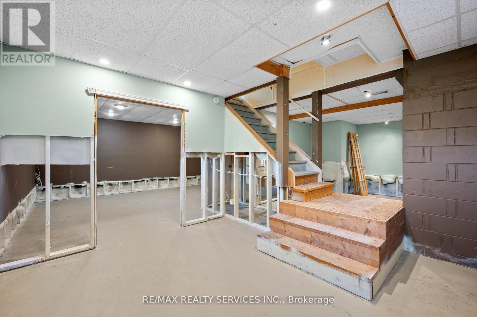 Photo 19 of 28 Shay Road, Huntsville ON