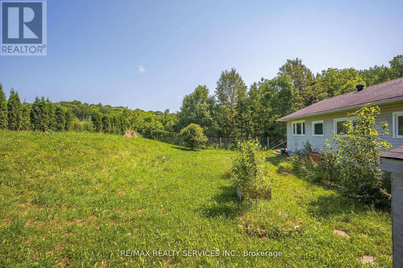 Photo 33 of 28 Shay Road, Huntsville ON