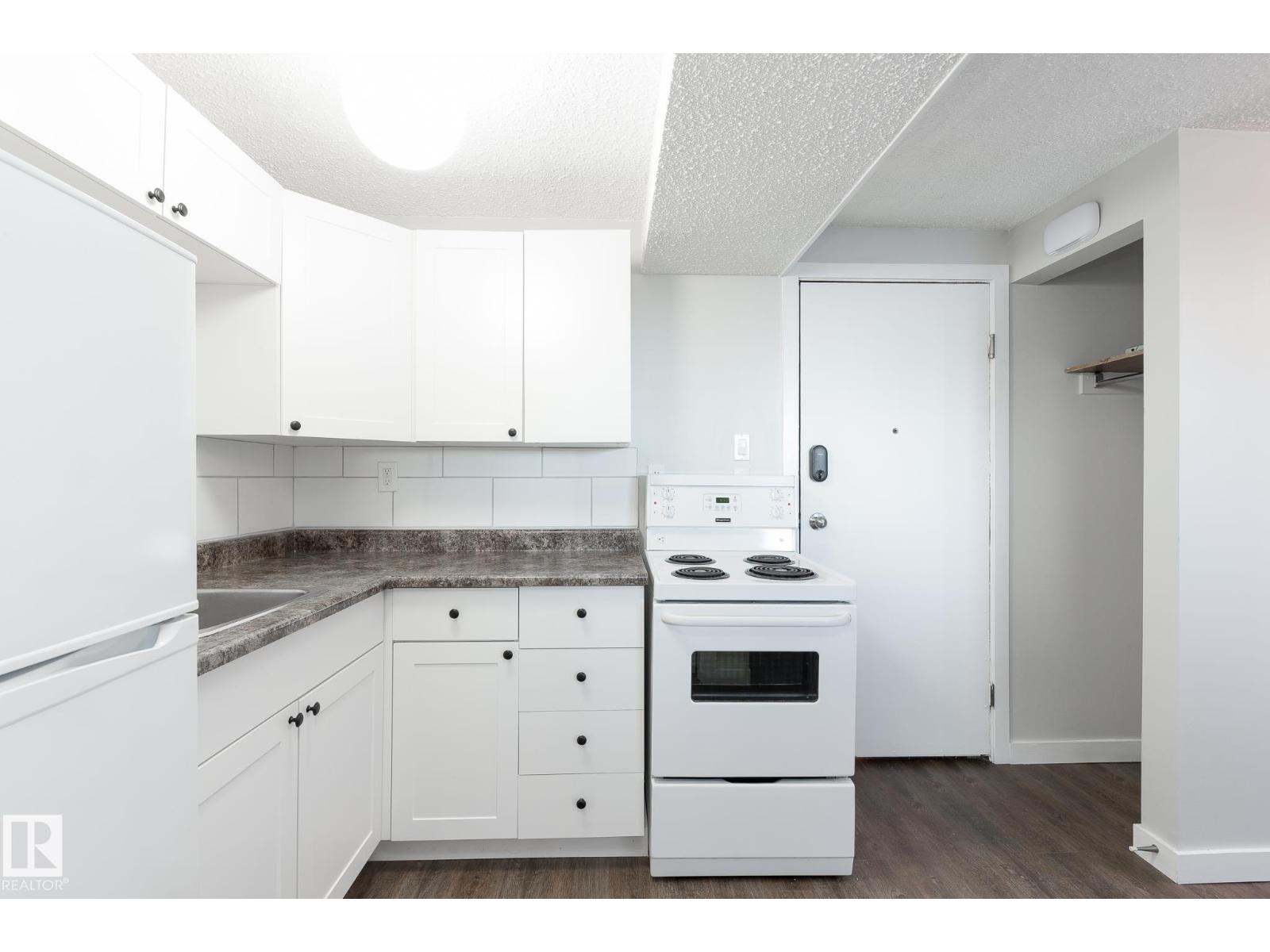 Photo 17 of 12732 113 A St Nw, Edmonton AB