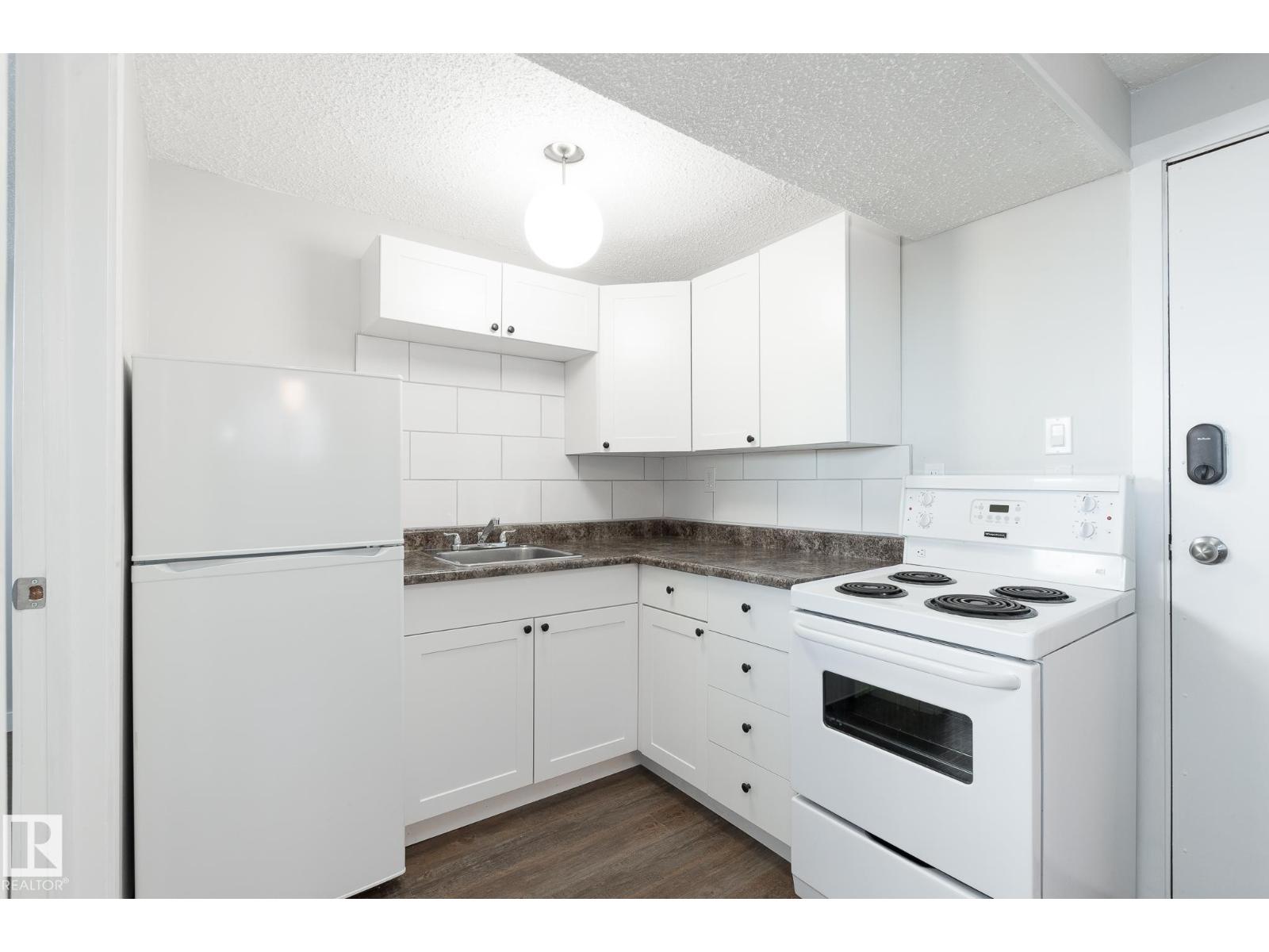 Photo 13 of 12732 113 A St Nw, Edmonton AB