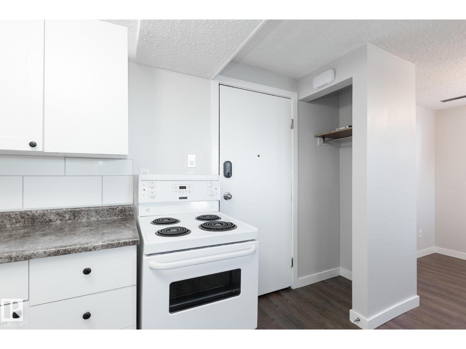 Photo 14 of 12732 113 A St Nw, Edmonton AB