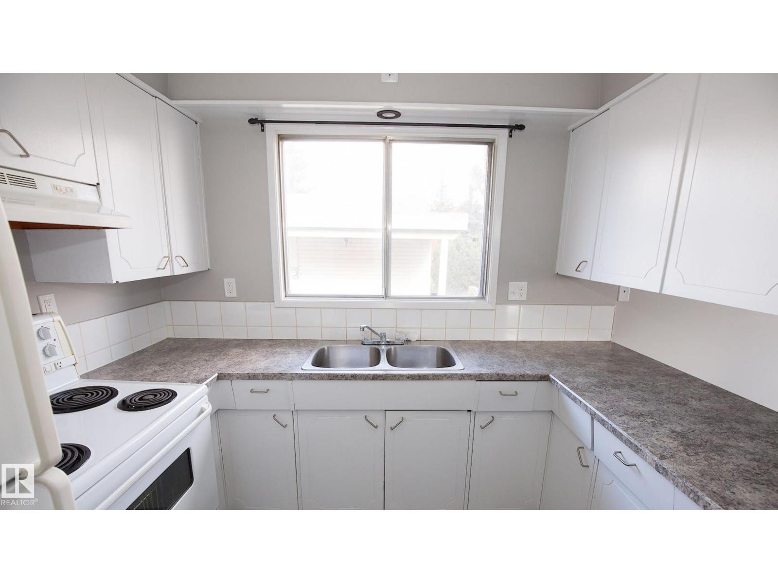 Photo 31 of 12732 113 A St Nw, Edmonton AB