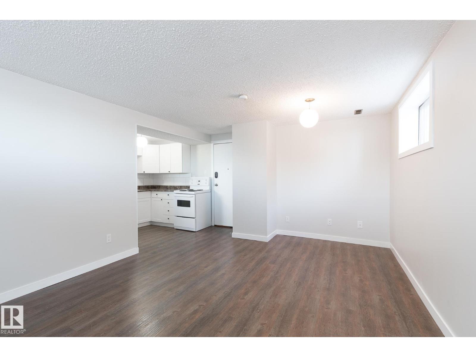 Photo 11 of 12732 113 A St Nw, Edmonton AB