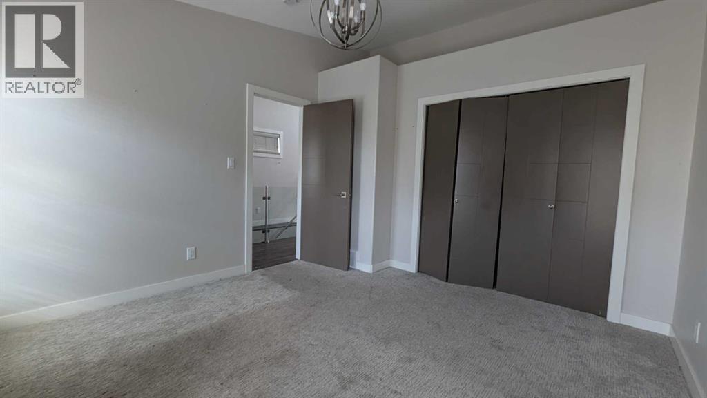 Photo 9 of 19 5110 48 A Avenue, Camrose AB