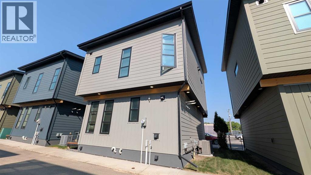 Photo 4 of 19 5110 48 A Avenue, Camrose AB