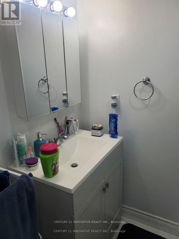Photo 19 of Bsmt 303 Bathurst Glen Drive, Vaughan ON