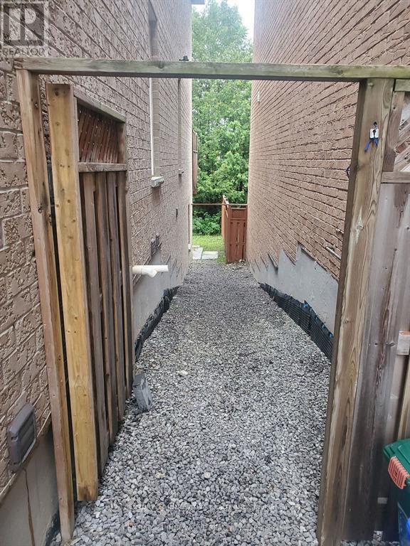 Photo 9 of Bsmt 303 Bathurst Glen Drive, Vaughan ON