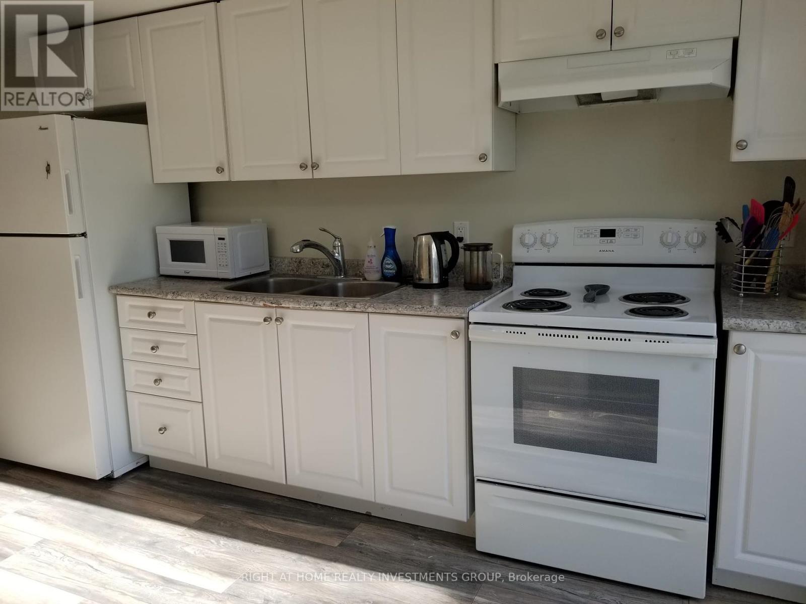 Photo 1 of 15 B Cundles Road E, Barrie ON