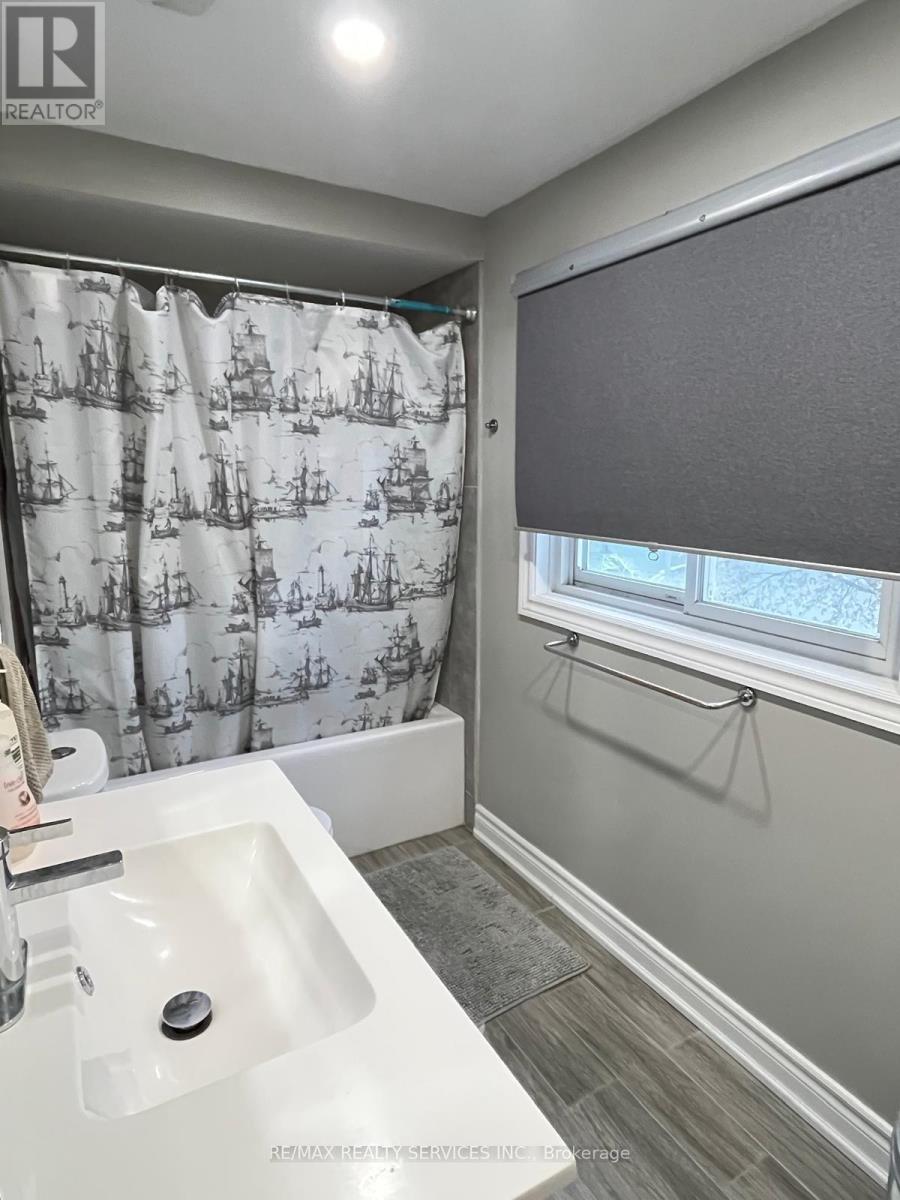 Photo 10 of Upper 3192 Chamberlain Court, Mississauga ON
