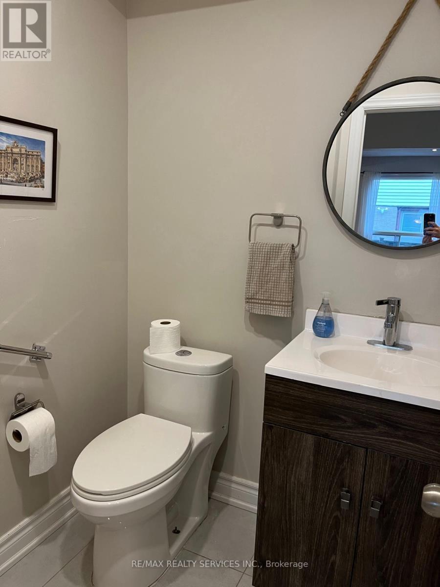 Photo 11 of Upper 3192 Chamberlain Court, Mississauga ON