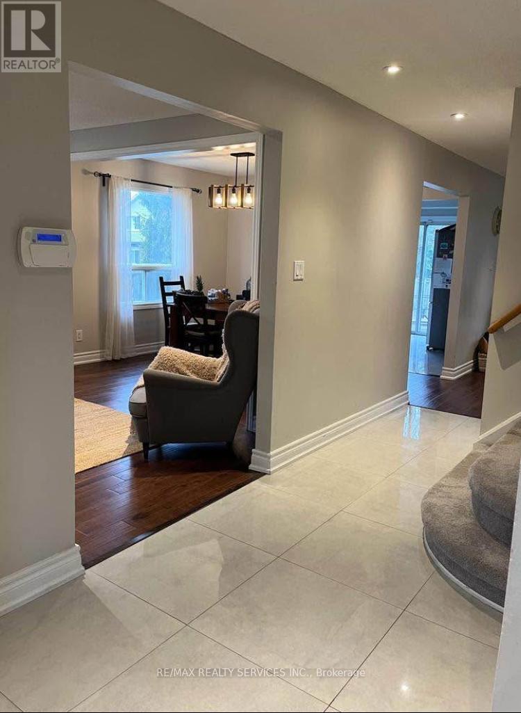 Photo 5 of Upper 3192 Chamberlain Court, Mississauga ON