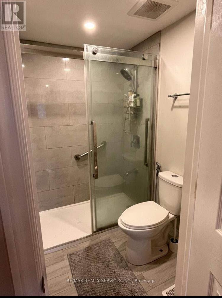 Photo 9 of Upper 3192 Chamberlain Court, Mississauga ON