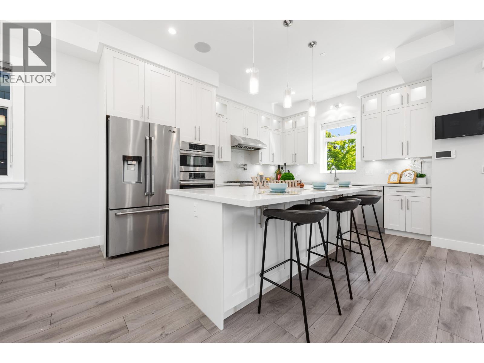 Photo 11 of 5318 Prince Edward Street, Vancouver BC
