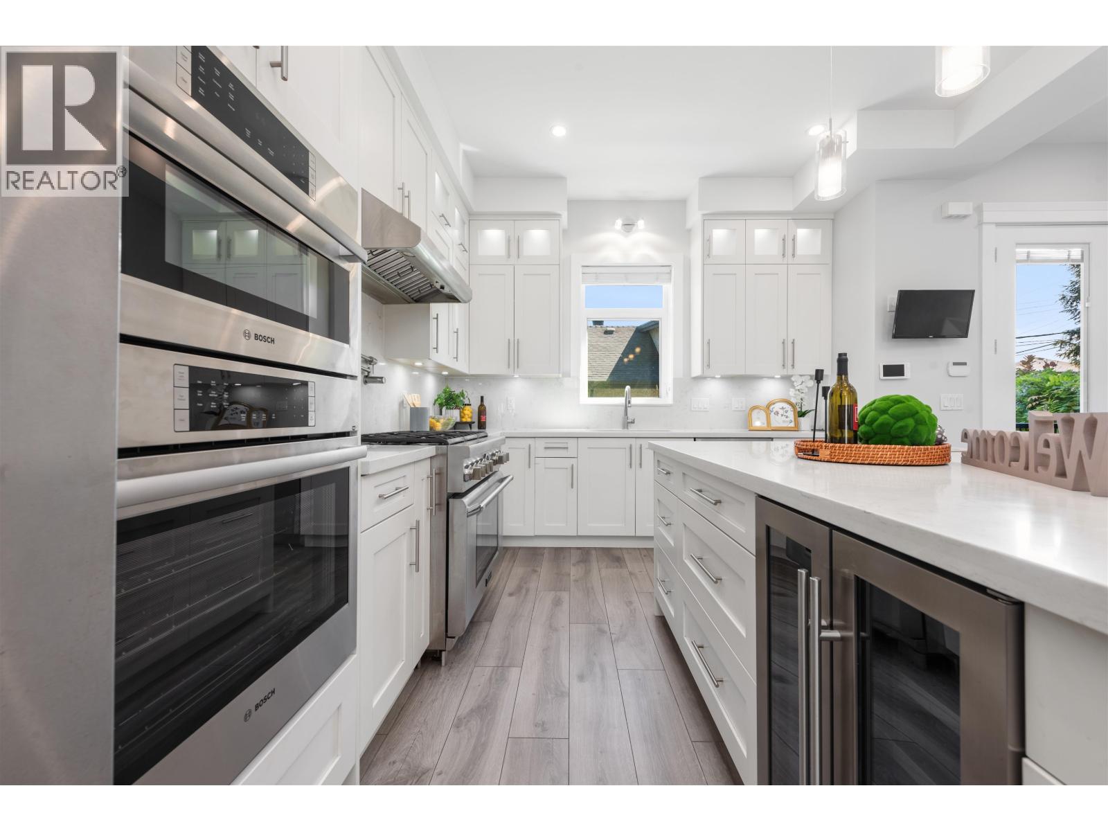 Photo 14 of 5318 Prince Edward Street, Vancouver BC