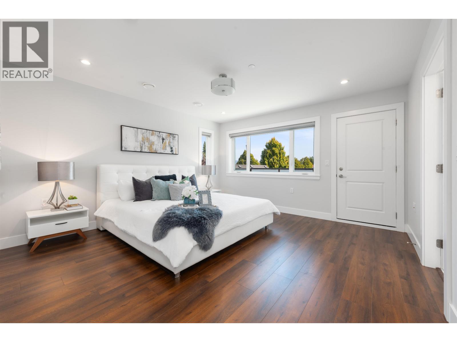 Photo 18 of 5318 Prince Edward Street, Vancouver BC