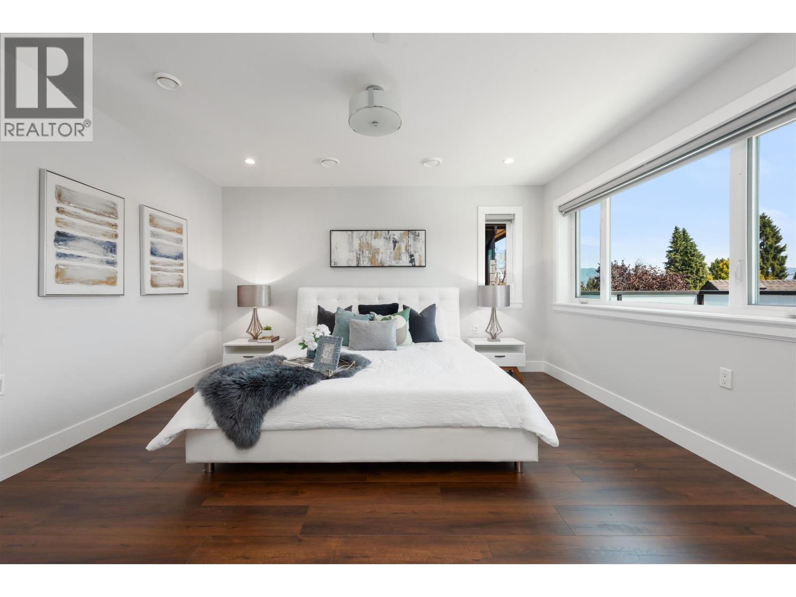 Photo 19 of 5318 Prince Edward Street, Vancouver BC