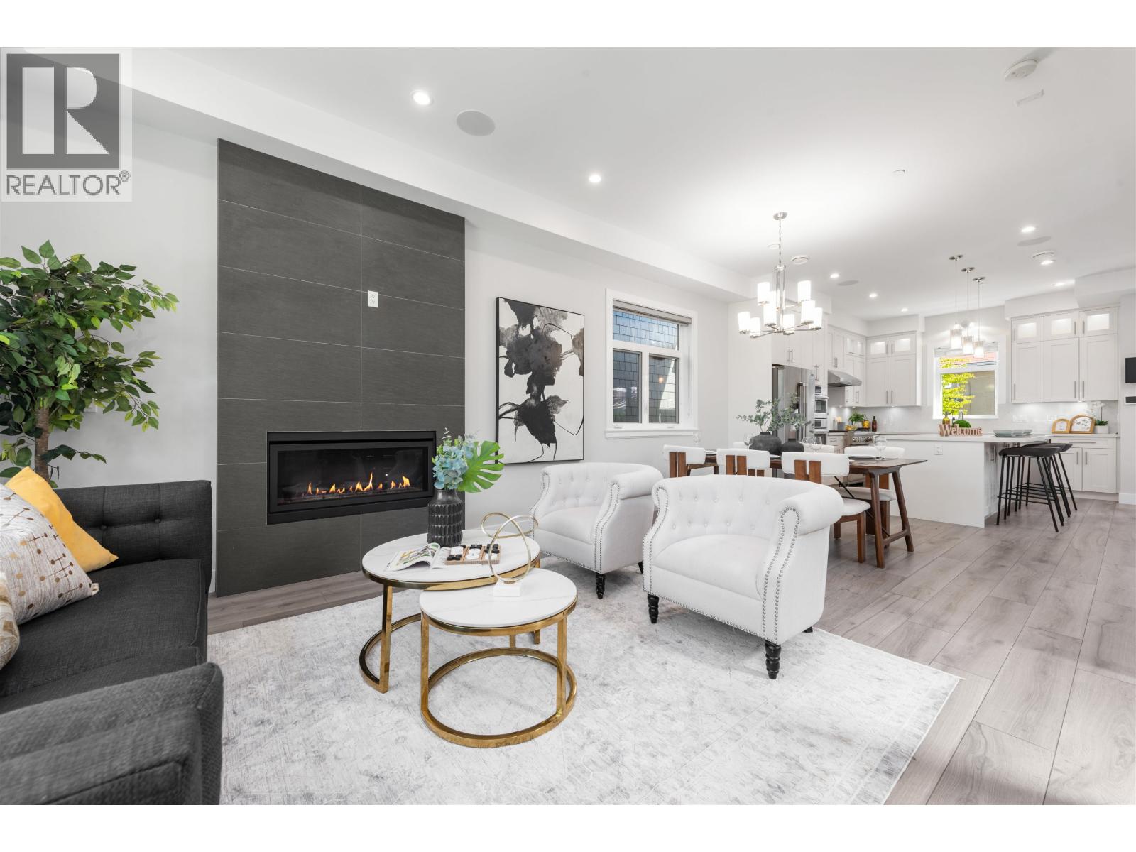 Photo 3 of 5318 Prince Edward Street, Vancouver BC