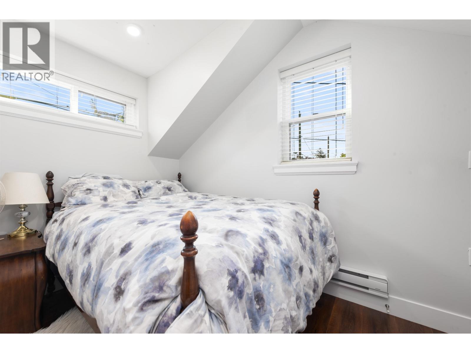 Photo 31 of 5318 Prince Edward Street, Vancouver BC