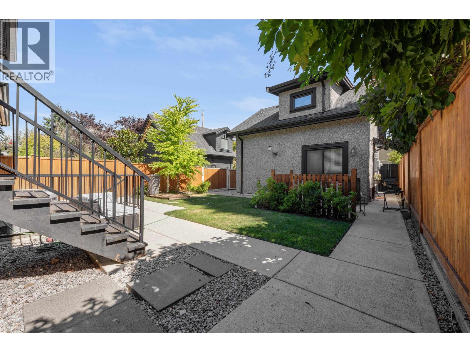 Photo 35 of 5318 Prince Edward Street, Vancouver BC