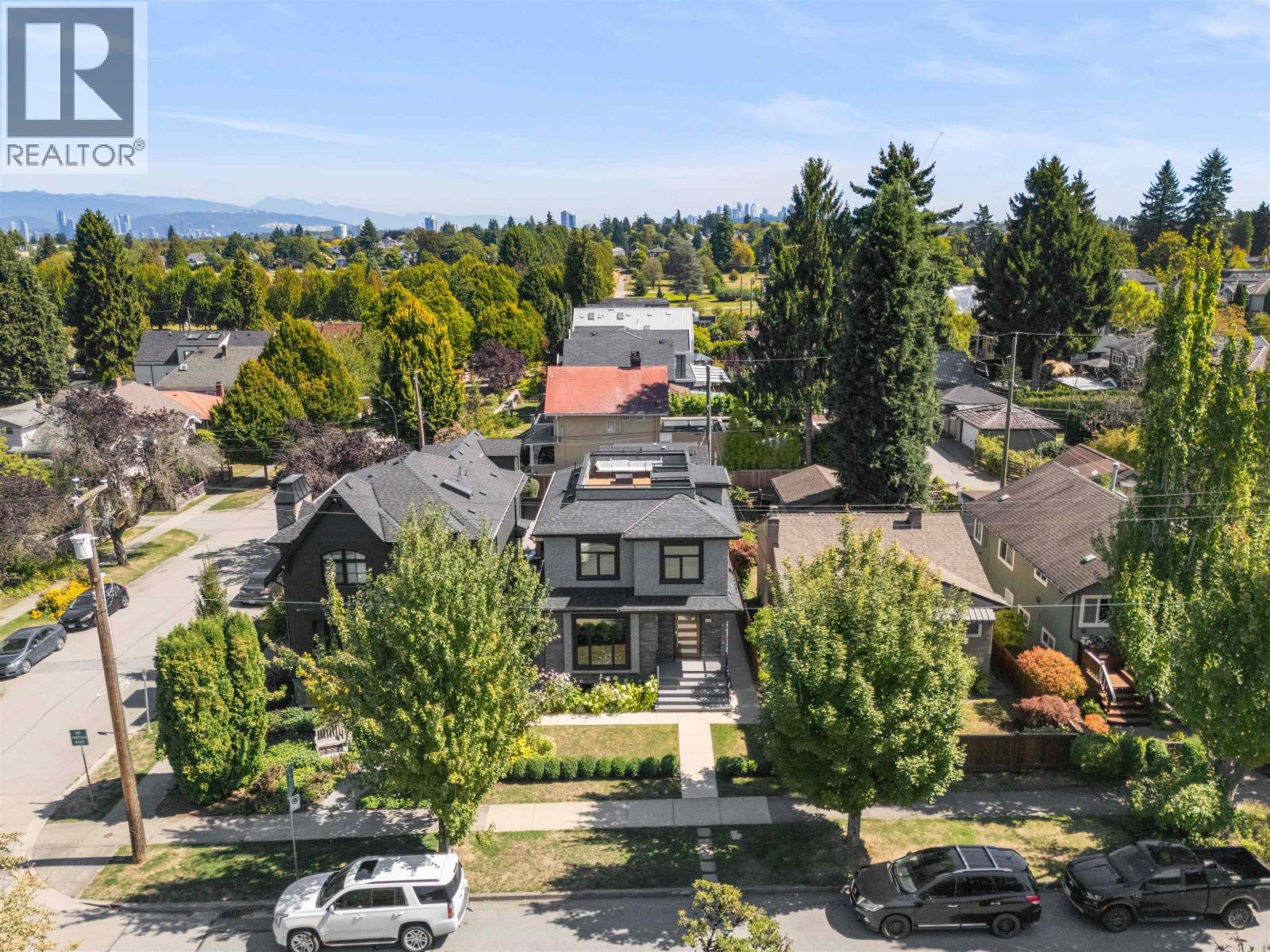 Photo 39 of 5318 Prince Edward Street, Vancouver BC