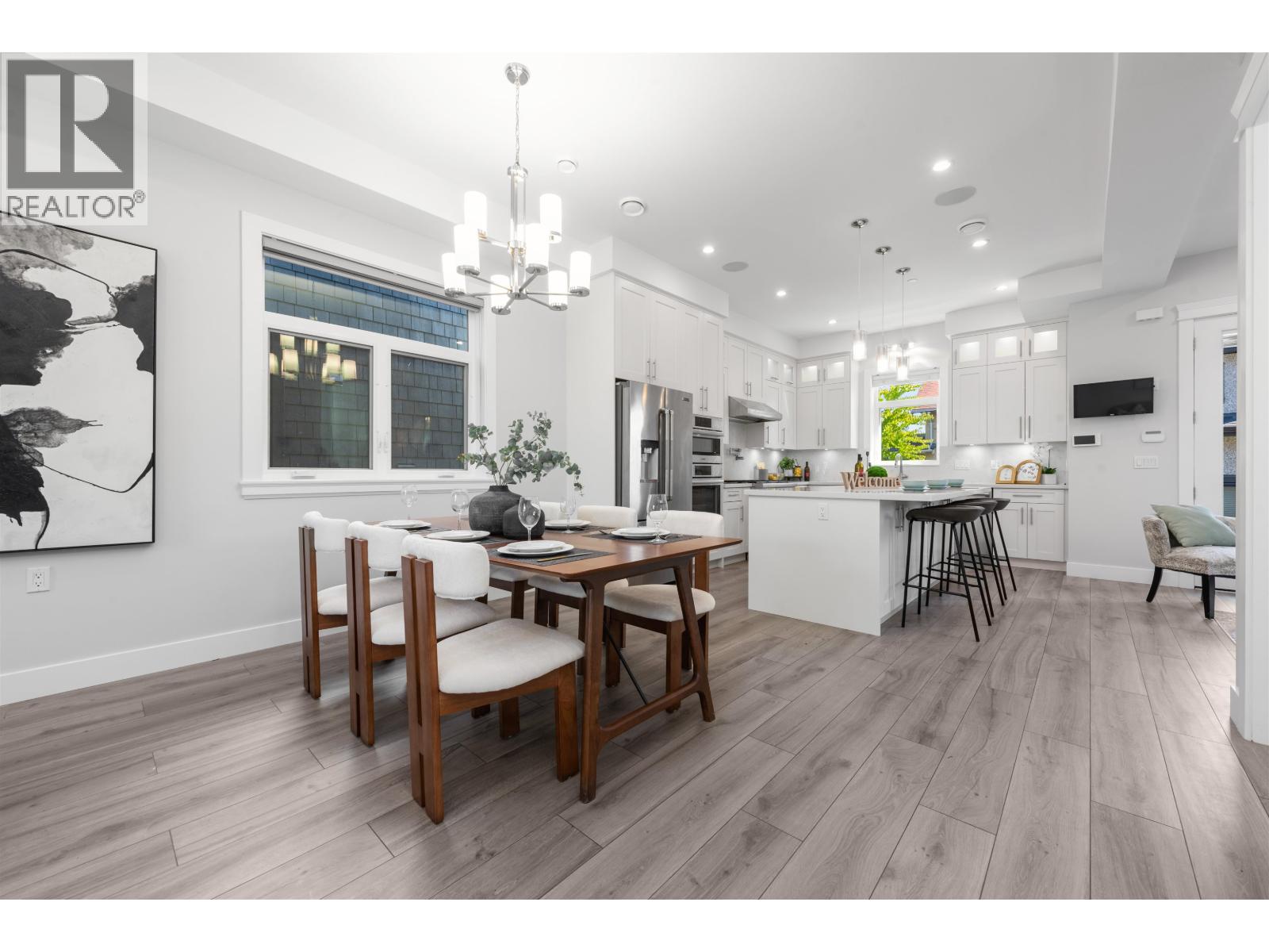 Photo 7 of 5318 Prince Edward Street, Vancouver BC
