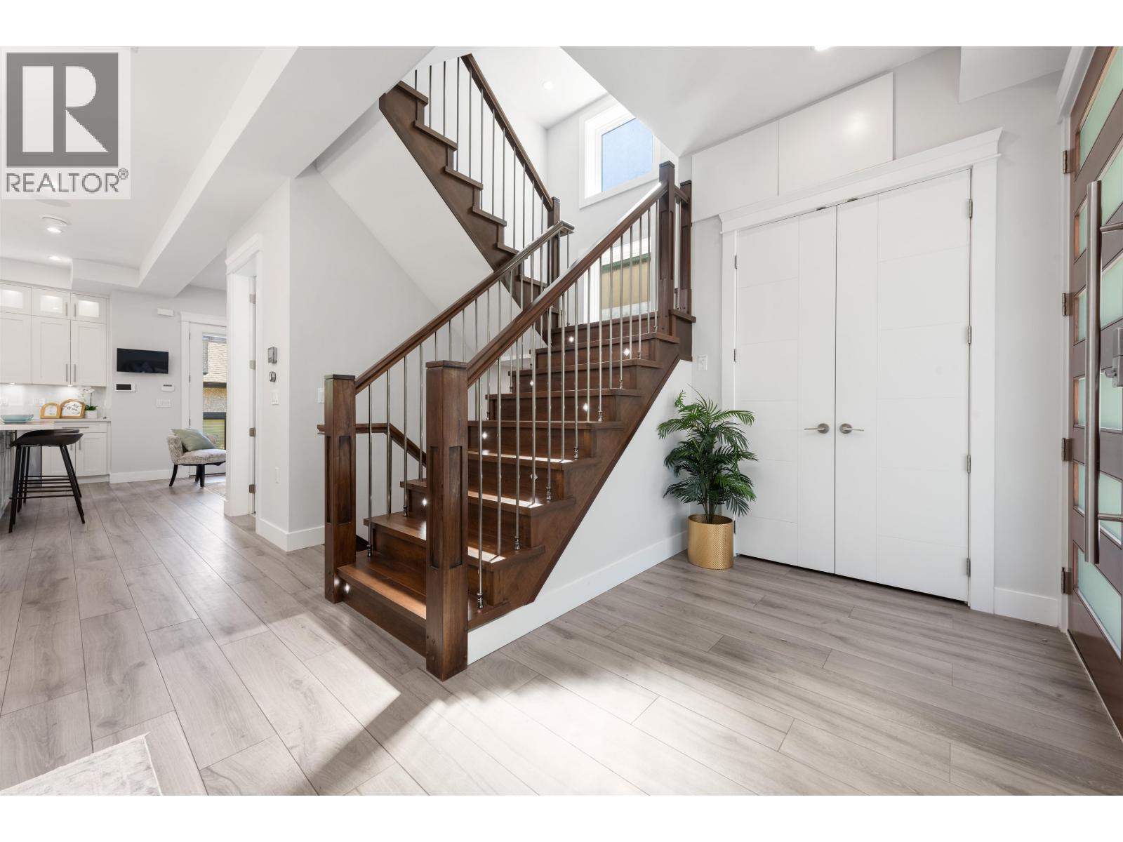 Photo 8 of 5318 Prince Edward Street, Vancouver BC