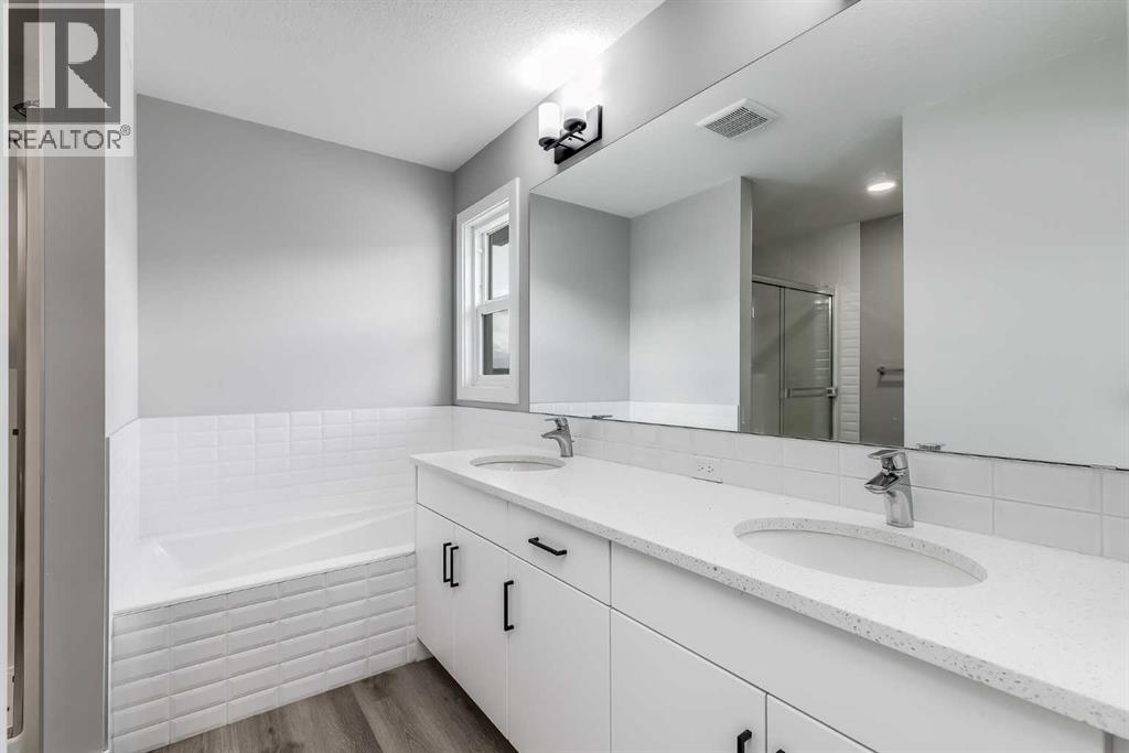 Single Family House for Sale in  Evansfield Gate NW Evanston Calgary 