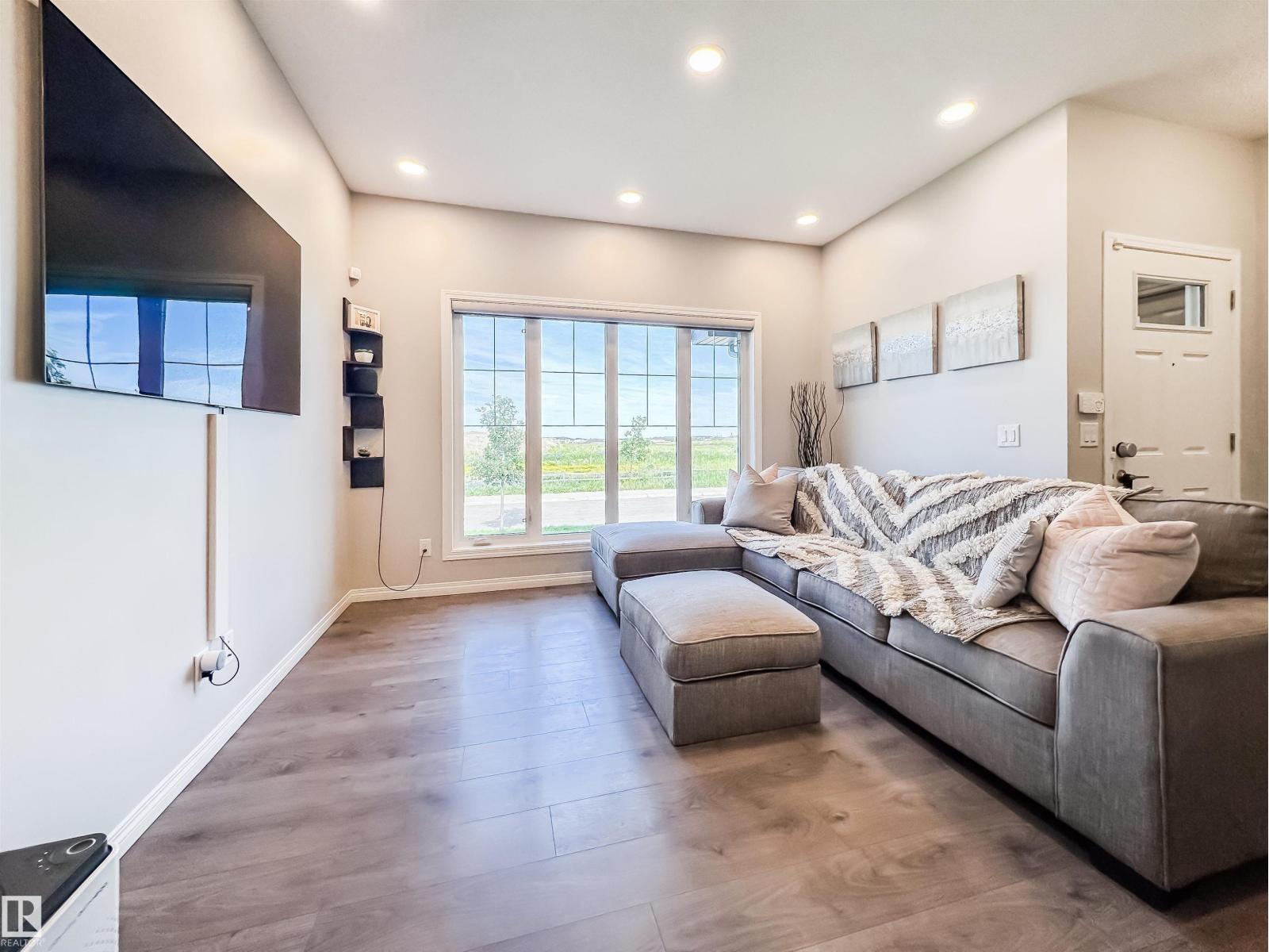 Photo 7 of 17484 76 St Nw, Edmonton AB