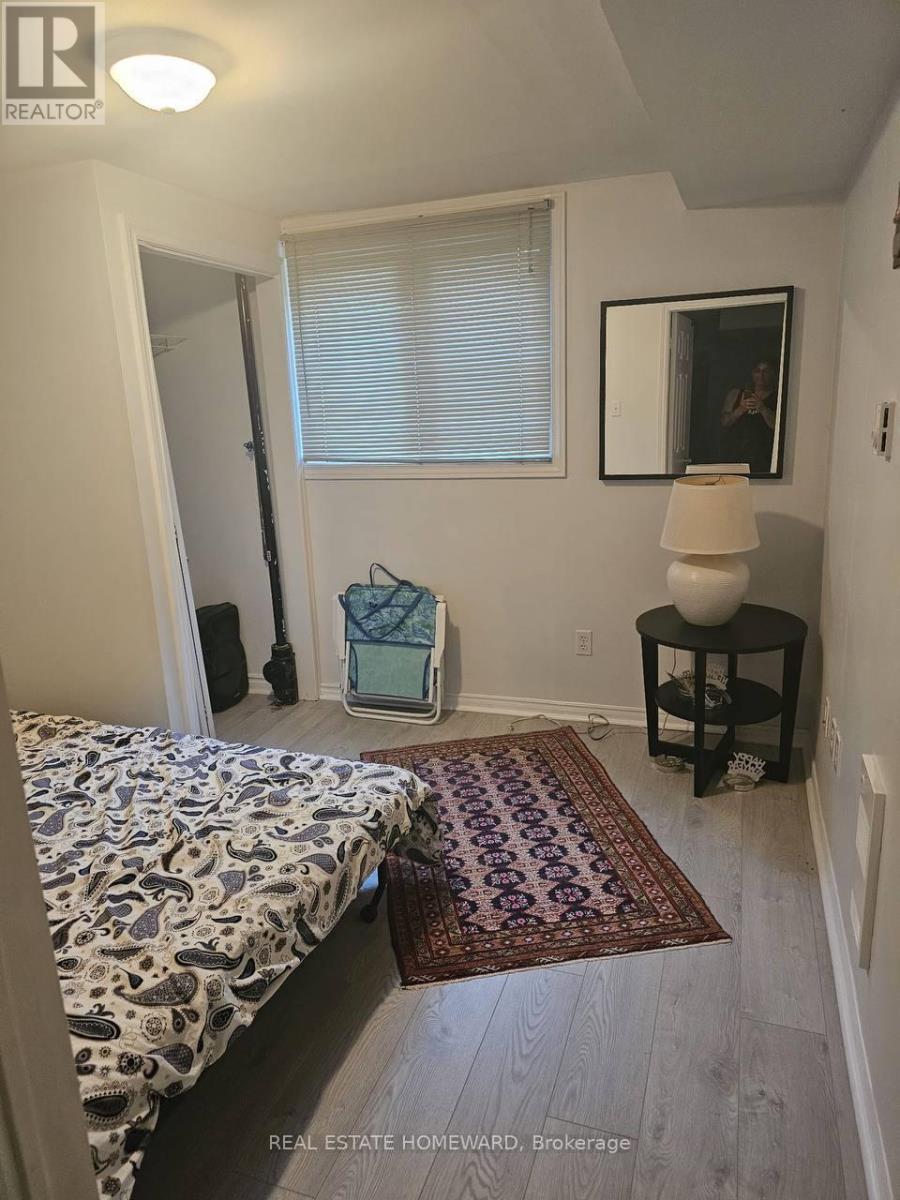Photo 10 of W O 10 Charing Crescent, Aurora ON