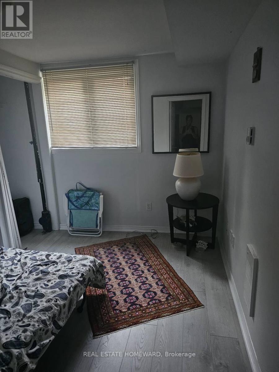 Photo 5 of W O 10 Charing Crescent, Aurora ON