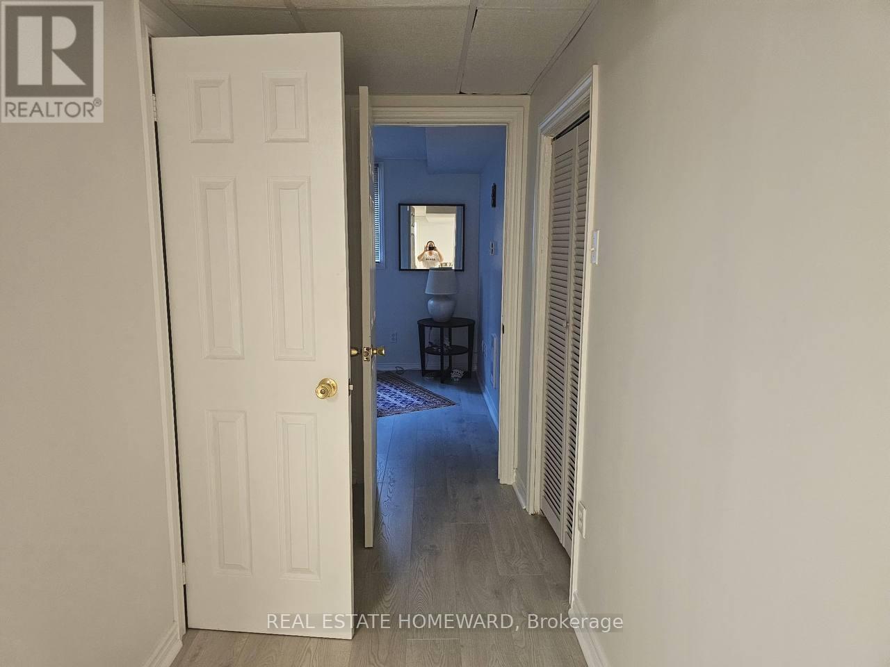 Photo 11 of W O 10 Charing Crescent, Aurora ON