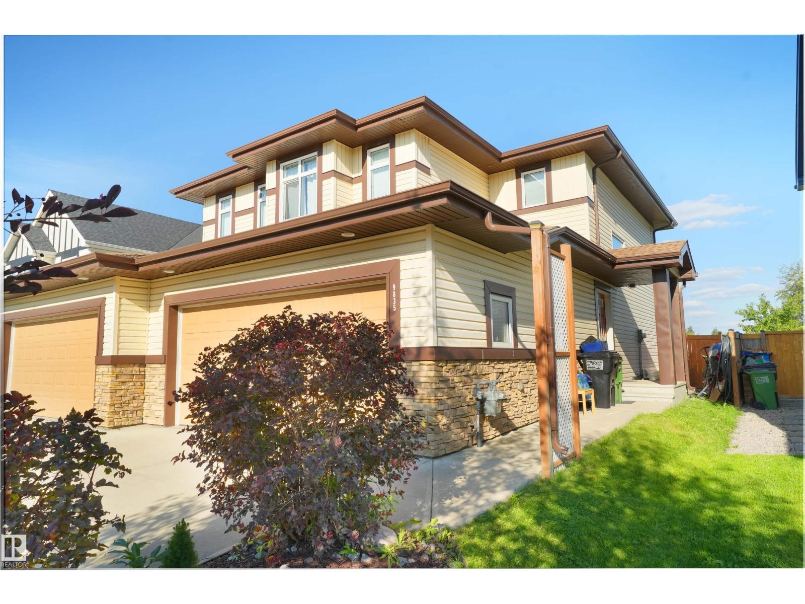 Photo 4 of 9835 217 St Nw, Edmonton AB