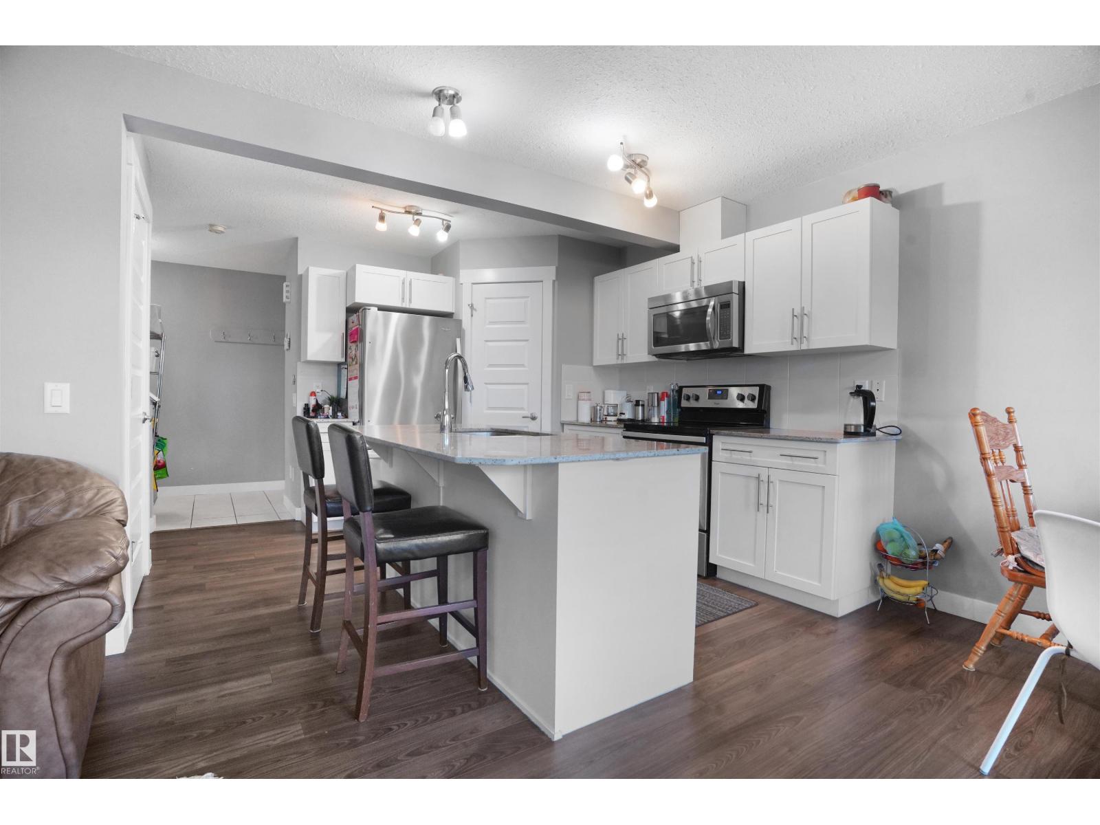 Photo 14 of 9835 217 St Nw, Edmonton AB